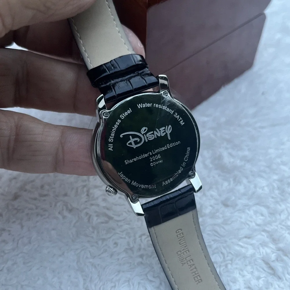 RARE Limited Edition Disney Mickey Mouse 2006 Shareholders Watch with Wood Case